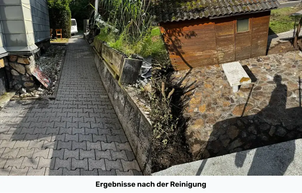 Collage zweier Bilder eines gereinigten Hofs mit Pflastersteinen, links vor der Reinigung und rechts nach der Reinigung.